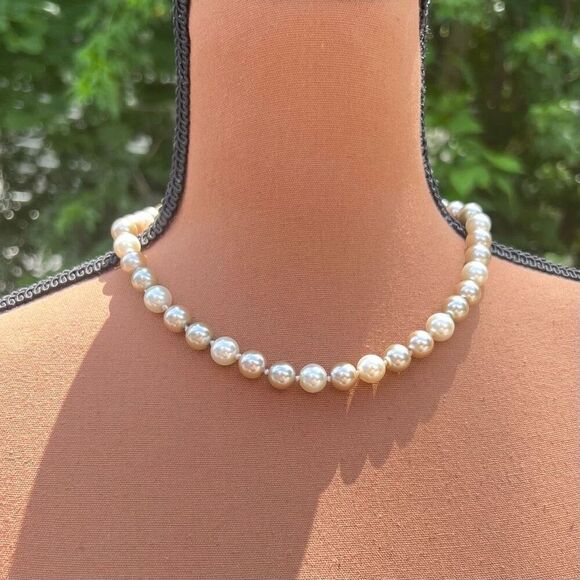 Single Strand Multi Toned Faux Pearl Choker Necklace, Bar & Hoop Toggle Closure - Picture 3 of 7